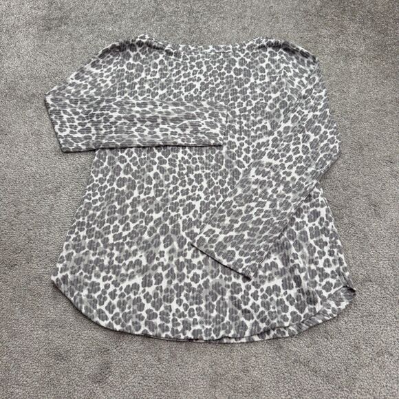 Tahari Leopard Pullover Sweater Womens Small Gray Animal Print Stretch Casual - Picture 2 of 11